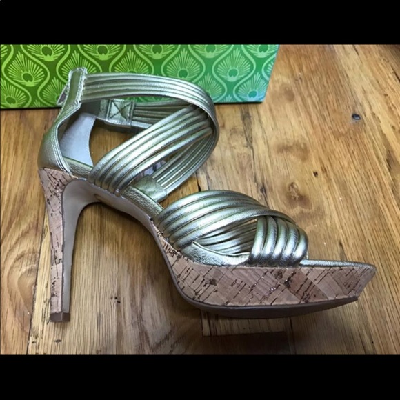 Gianni Bini Gold Heels - Picture 1 of 3